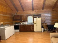 Cozy cabin in lovely Seneca Rocks WV with WiFi, smart TVs and jucuzzi tub