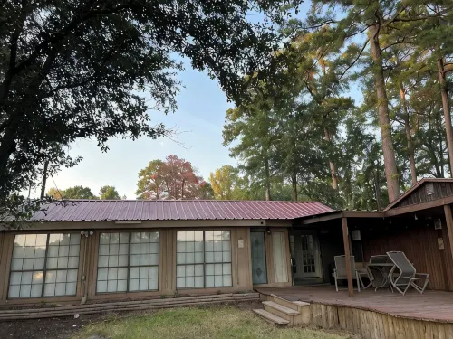 Beautiful views and lake front home on Toledo Bend! Fish right of the dock! - 3성급