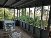 Scenic 3-bedroom apartment with WiFi, AC on Davis Canal in Oak Island. - Apartments