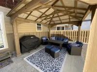 Charming Sanders Beach House — short walk to downtown and beach! - 4-Star