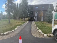 Peaceful cozy place on the river with great views
