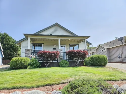 Single-Level Retreat-BBQ & King Bed!! Tesla Charger & Wifi! Pet-Friendly! - 3 stjerner