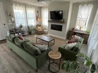 The Sage Field House - Hot Tub, Ping Pong, and 8 Minute Walk to down Town! Hotels in Murphys
