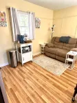 Historic Hilltop Guesthouse - Charming studio/cottage one block from downtown