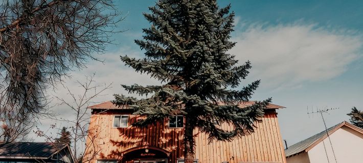 Relax in "Big Sky" Style just 3 blocks from the Symes Mineral Soaks! Hotels in Sanders County