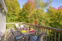 Resort Mountain Home with  Private Hot tub Walk to Pools, Pond WIFI - 3성급