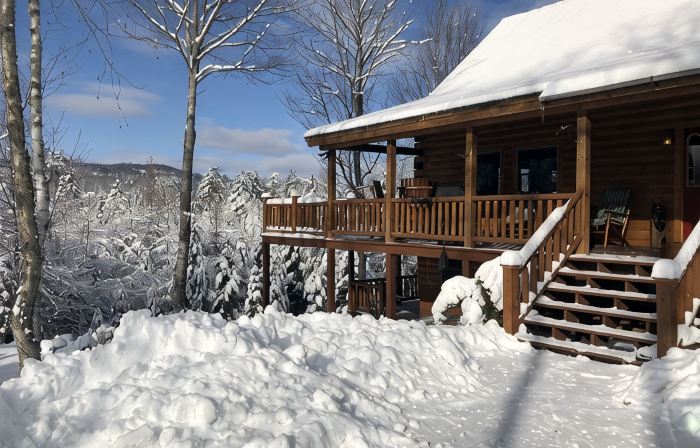 Gorgeous White Mountain Log Home in Franconia - Hike, Bike, Golf, Ski and More!
