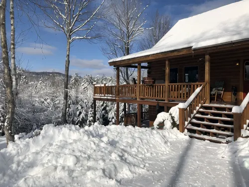 Gorgeous White Mountain Log Home in Franconia - Hike, Bike, Golf, Ski and More!