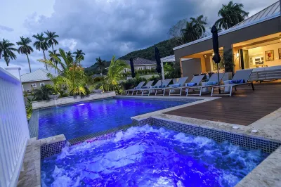 Oceanview Luxury villa w/Pool/jacuzzi/tennis in gated community with gym โรงแรมใน