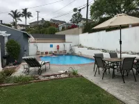 Lovely cottage 2 miles from the beach in quiet neighborhood - Pools