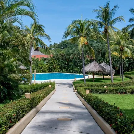 Luxury And Peaceful Little Condo With Direct Access To The Beach
