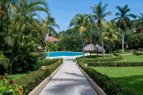 Luxury And Peaceful Little Condo With Direct Access To The Beach