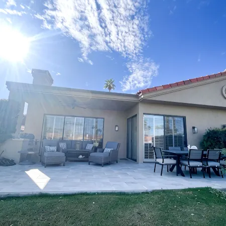 Amazing View!! Spacious 3 bd/ 4 bth in Palm Valley CC!!