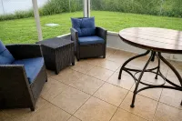 Modern Retreat, 9 Mins to Beach, Fast Wi-Fi