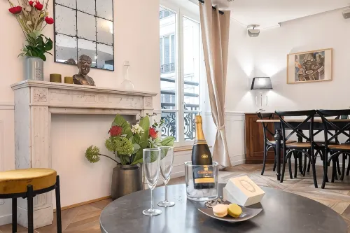 le Pavillon Ponthieu - Champs-Élysées - A House in Paris - Air Conditioning - Bungalows