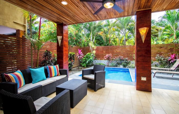 3 min walk to surf, 3bedrooms, Villa, Pool, Steps to the Beach!
