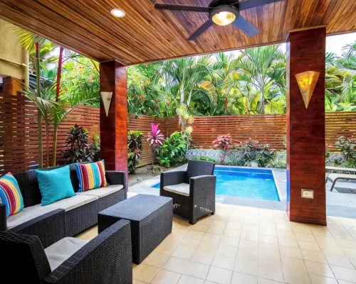 3 min walk to surf, 3bedrooms, Villa, Pool, Steps to the Beach! Hotels in Dominical