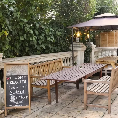 Urbany Hostel London 18-40 Years Old Отели рядом с достопримечательностью «Улица Уэстбурн-Гроув»