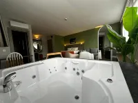 Otto X Hotel - Hot Tub