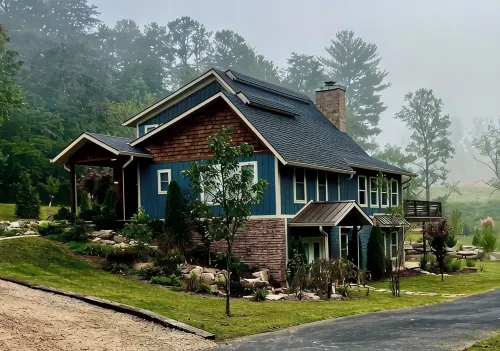 Large Modern Farmhouse on 3 acres 7 minutes from downtown