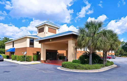 Econo Lodge - 2-Star
