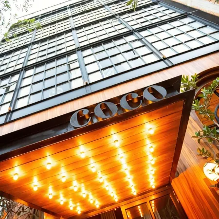 Hotel Coco Отели рядом с достопримечательностью «Театр «Роял Сентер»»