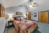Lake View of Fontana Lake close to Great Smoky Mountains and Tail of the Dragon - 3-Star