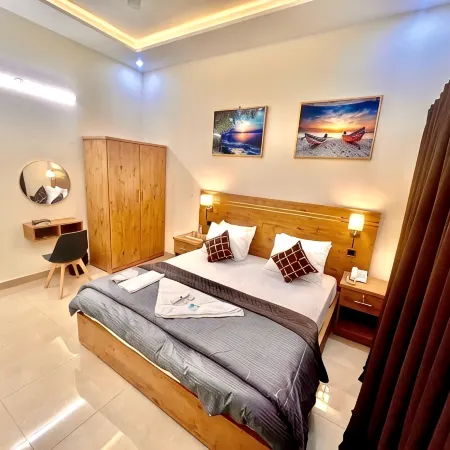 Bnb Royal Galaxy Family Hotel