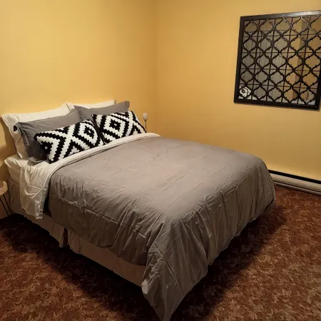 Cozy 2-bedroom apartment with WiFi, AC in amazing Penticton