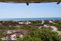 Escape Beach House - parking
