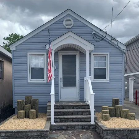 Seaside Heights Cottage-Front, 2 Bedrooms, 1 Bath, Sleeps 4