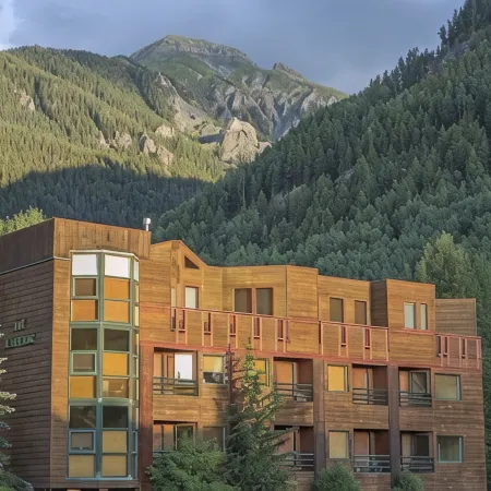 Ice House Suites and Condominiums