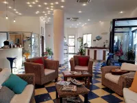 Blue Moon Hotel - parkir