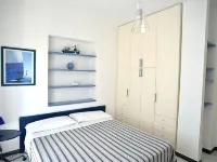 SPLENDID VILLA IMMERSED IN THE GREEN PEAK ON THE SEA Hotels in Ponza