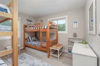 Beulah Apartment with Scenic Lake Views, Just 5 Minutes Away from the Beach! - 4-Star