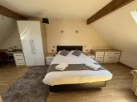 The Clubhouse Hotel di 