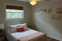 The Avocado House - 10 Foot Deep Pool Peaceful Cul-de-Sac Waterfront Village