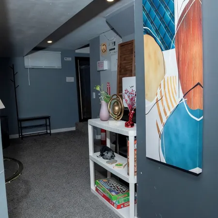 One-bedroom guest suite with  private entry