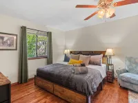 Mountain View Lodge: Bear Creek Lakes - Lake, Pool, Firepit & Pet Friendly Hotels in Penn Forest Township