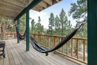Top-Rated Treehouse Retreat with Hot Tub & Mountain Views, Pet Friendly - 2-Star
