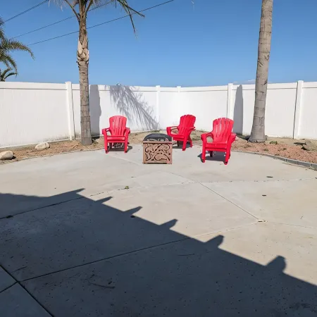 3-bedroom pool house in amazing Ontario with WiFi, AC. Start your getaway now