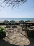Waterfront cottage on the shores of Lake Erie. Beautiful lake front views! - Country Houses