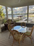 4-Bedroom House on Lake Wawasee with a Stunning, Screened in Porch! - 4-Sterne