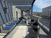 Downtown Skyline Views in Modern Townhome with Rooftop Patios - Bintang 4