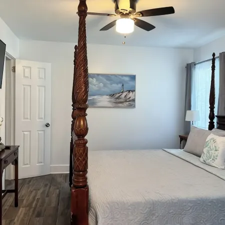 Cozy Coastal Abode- 4bed,3bath