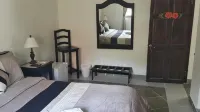Hibiscus House Bed and Breakfast - Homestays