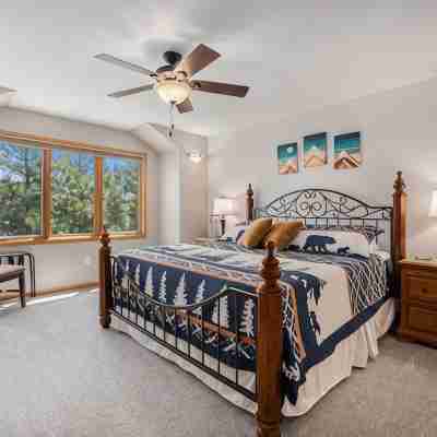 Hot Tub, King Beds, Mountain Views on Balcony & Patio Rooms