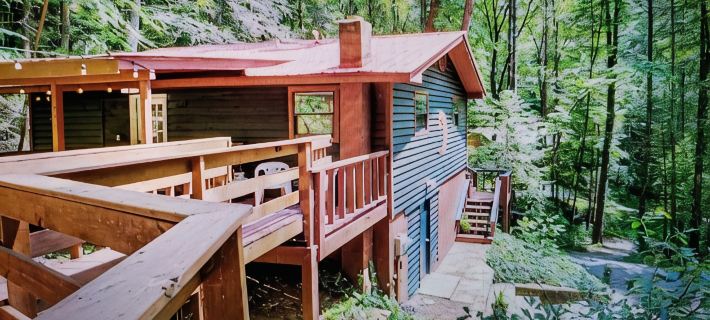 Charming 2-bedroom cabin with WiFi, AC in enchanting Blairsville Hotels in Union County