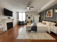 Spacious 5-bdrm house w/ WiFi, AC, and Laundry in charming MT. Vernon Baltimore - บังกะโล