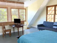 Spacious Home with Water Views 세다르키 호텔